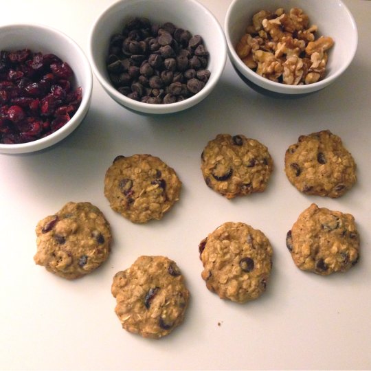 Cranberry, Chocolate, and Walnut Oatmeal Cookies - www.cloudthyme.com